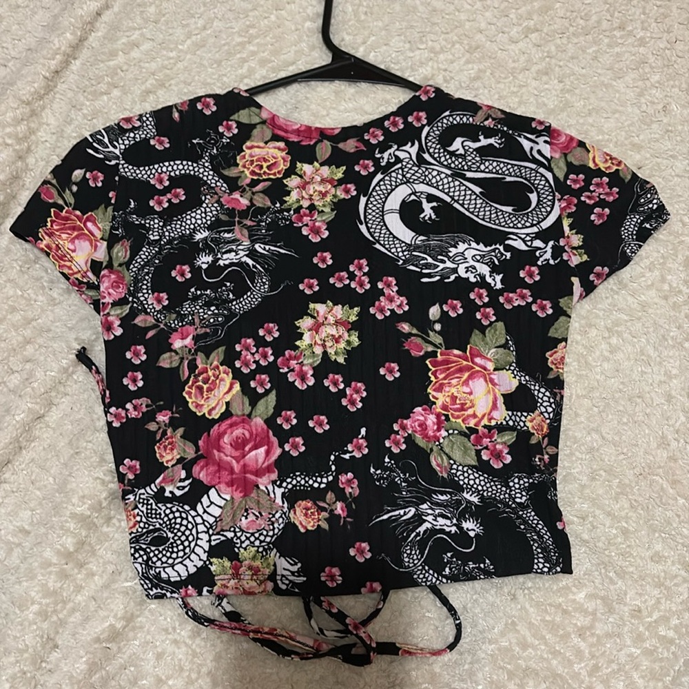 Crop top opened back dragon & floral print